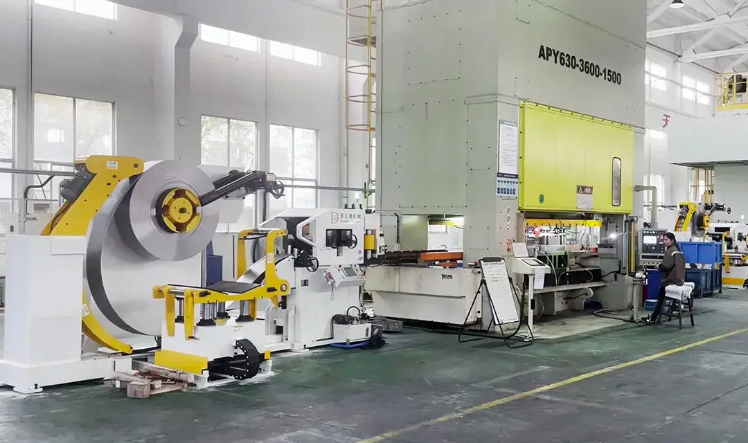 JAPANESE AMADA HIGH-SPEED PRECISION PRESS MACHINE